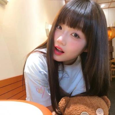 茜色少女